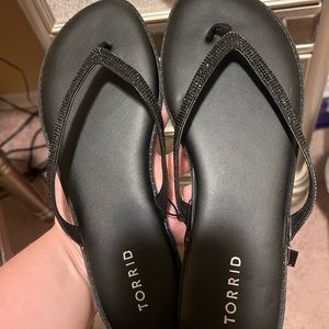BRAND NEW Torrid Rhinestone Flip Flops Size 10